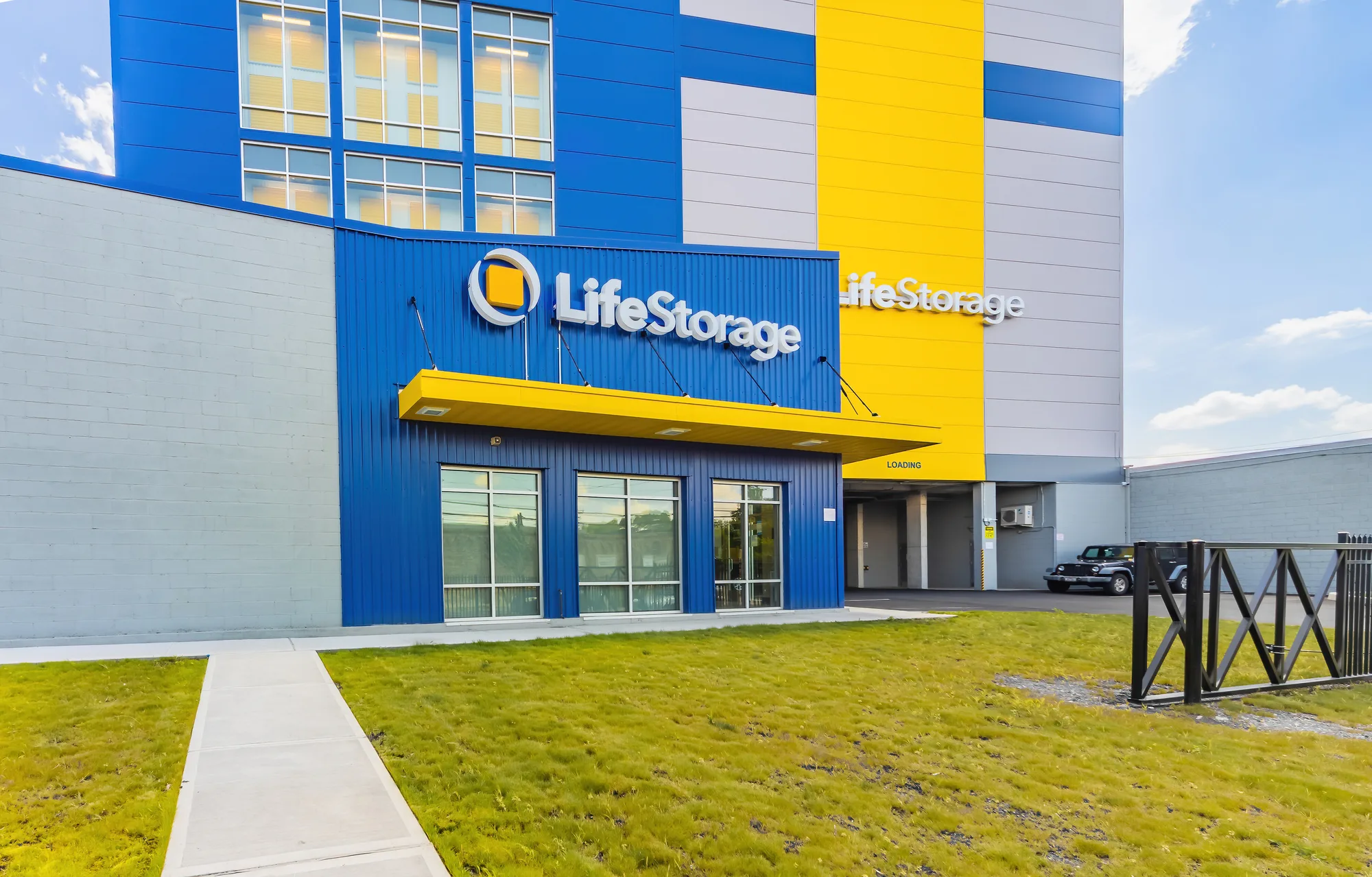 Warehouse and industrial bay shot in even, natural light, commercial real estate photography across New York City and Baltimore by OpenDoors360