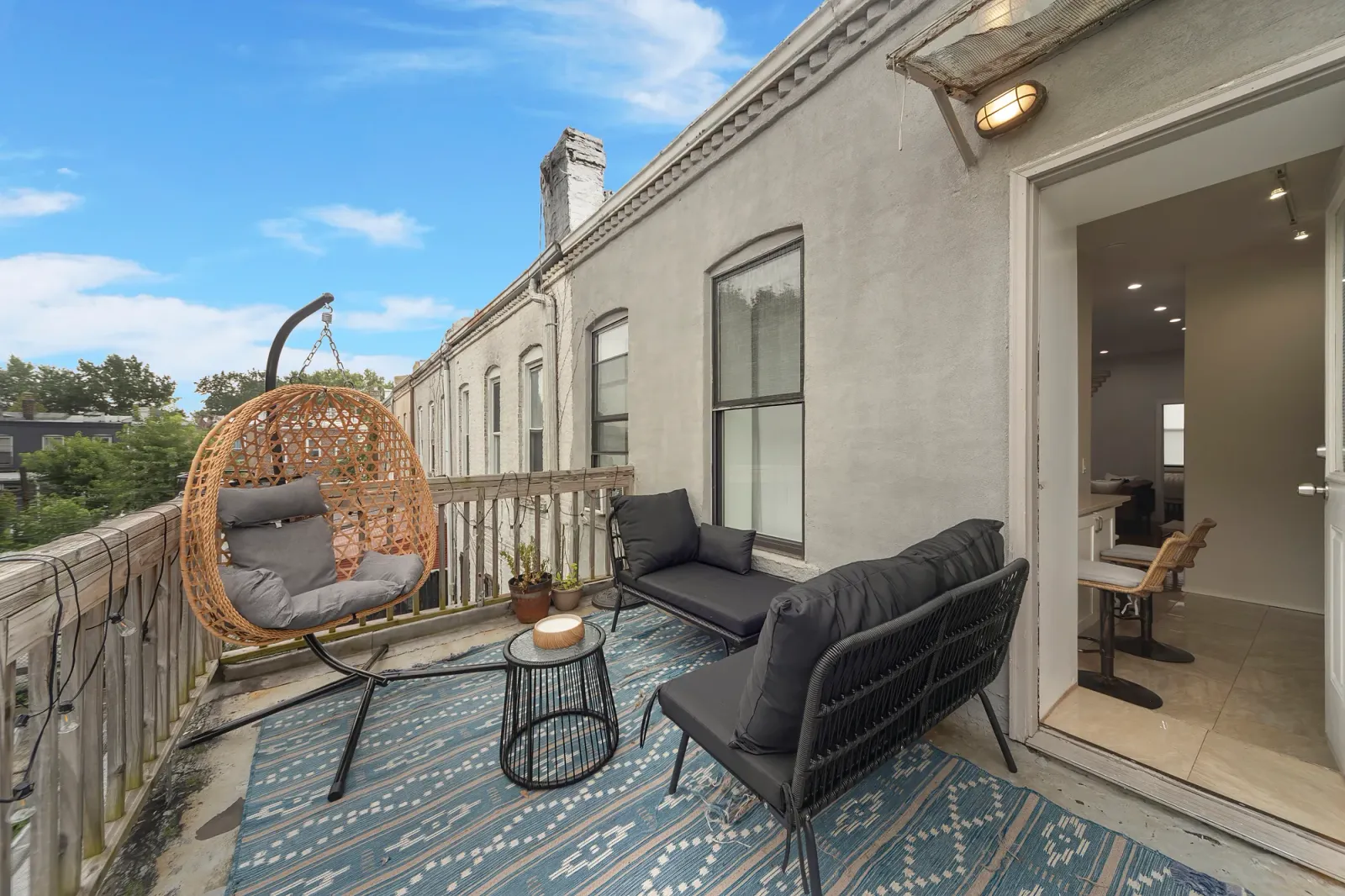 Private balcony terrace of a Murray Hill apartment in Manhattan, real estate photographers in New York City