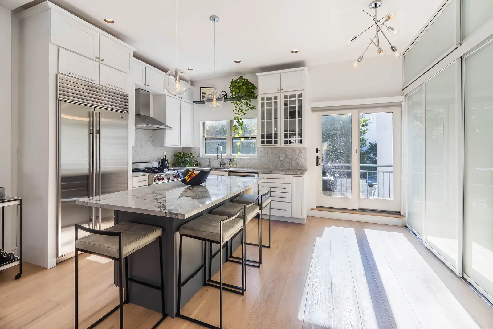 White island kitchen with bar stools, interior real estate photography for a New York City residential listing with even HDR lighting