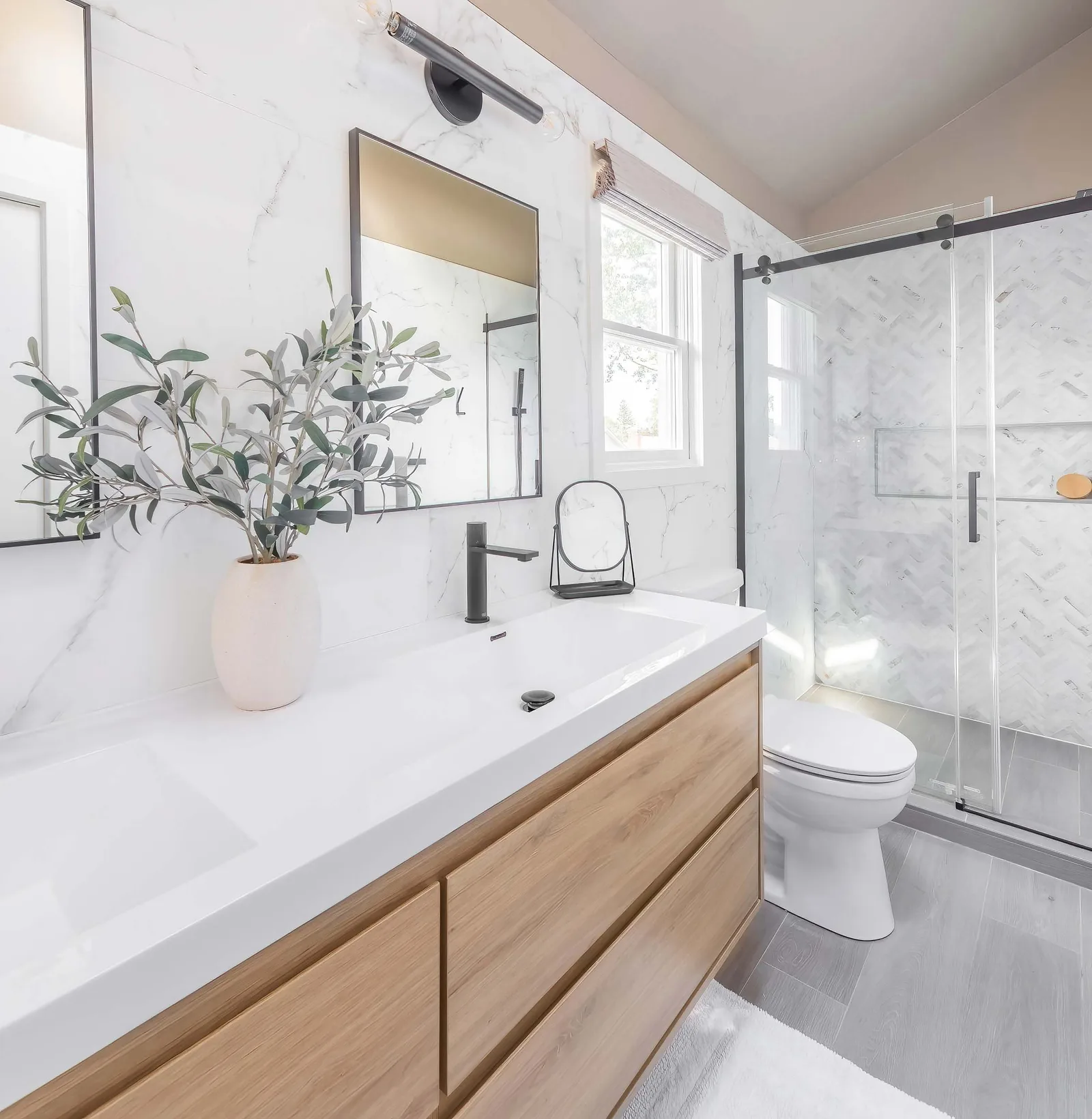 Marble bathroom with true white balance and even light from HDR real estate photography in Baltimore